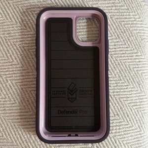Gently used OtterBox iPhone Defender case. Used Nov-Dec 2024